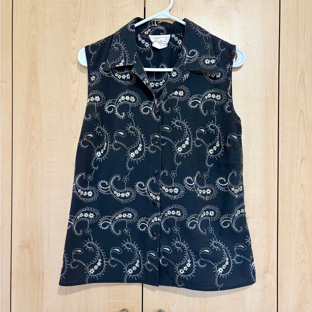 Vintage Tradition Sleeveless Black Paisley Button-Front Top excellent condition